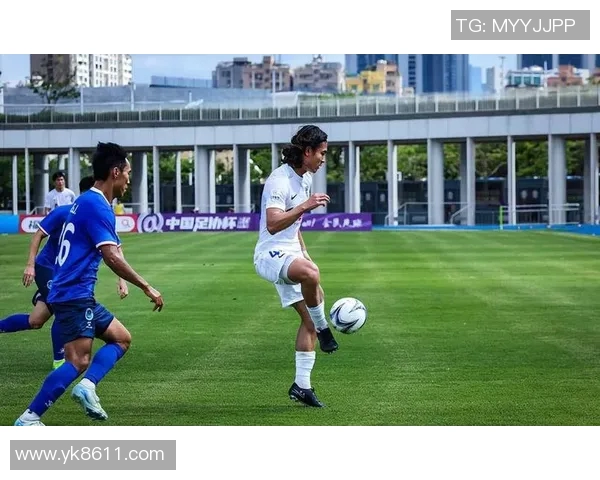 足球明星的投球技巧揭秘助你提升运动表现与技术水平