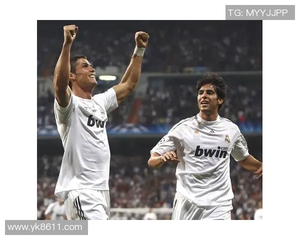 足球明星们的奢华消费揭秘:他们如何花费巨额财富与生活方式的背后故事